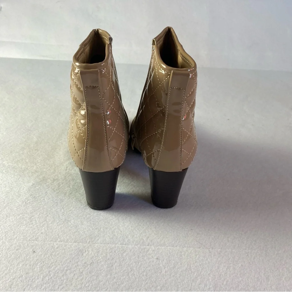 Tan Quilted Ankle Boots Sz 8 with side zipper 2” heel Comfortable Casual Dressy
